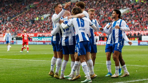 Die Hertha jubelt auf dem Betzenberg