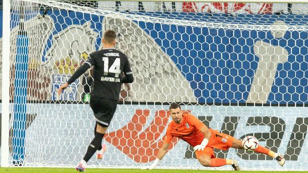 Patrik Schick verwandelt einen seiner zwei Elfmeter