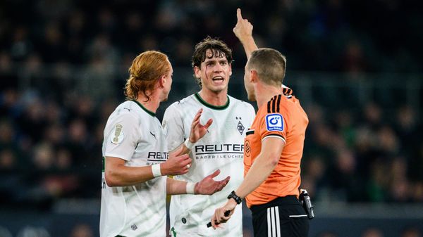 Philipp Sander (M.) sah die Rote Karte