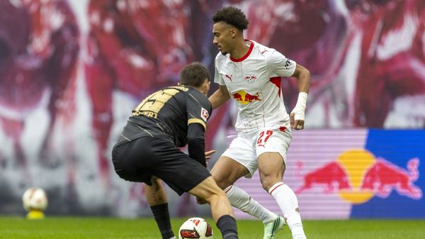Leipzigs Torschütze Gomis (r.) am Ball