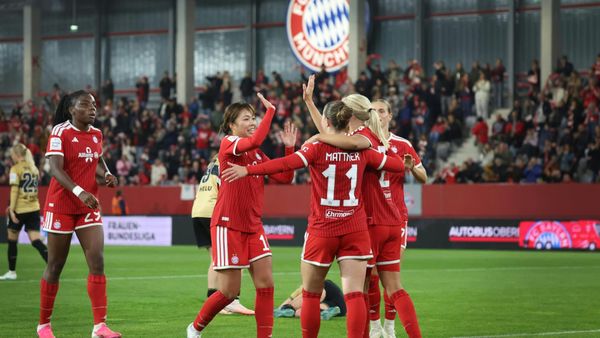 Die Bayern-Frauen jubeln gegen den VfB
