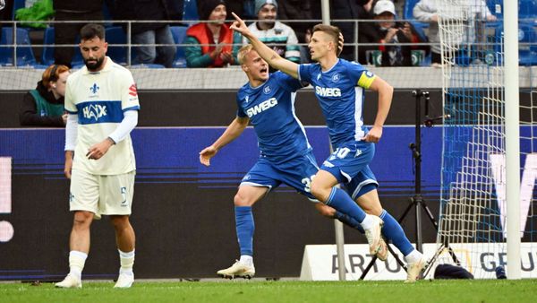 Marvin Wanitzek (r.) jubelt nach dem 2:0