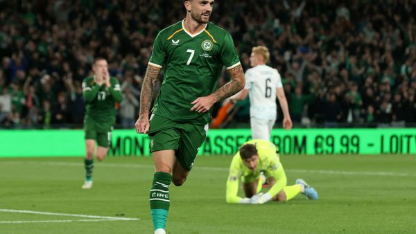 Troy Parrott im Einsatz für Irland in der Nations League