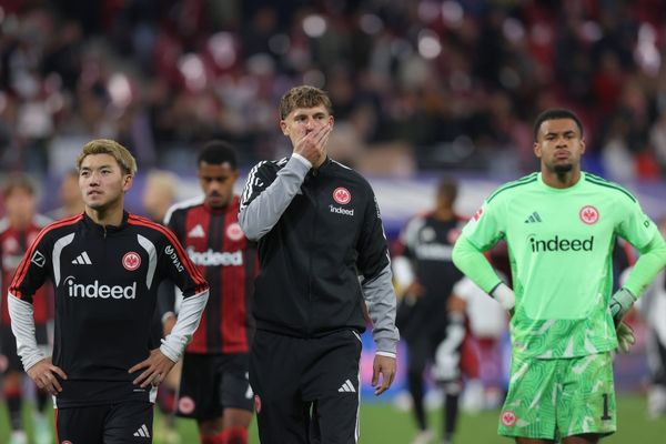 10.10.2026, xtgx, Fussball, 1. Bundesliga, RB Leipzig - Eintracht Frankfurt, v.l. Robin Koch (Frankfurt, 4) enttaeuscht, enttäuscht, schaut enttaeuscht, niedergeschlagen, disappointed (DFL D