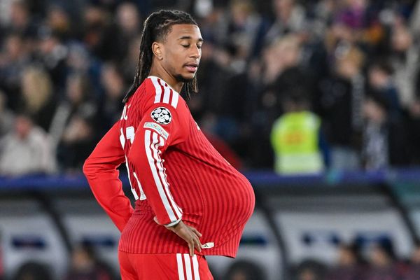 STAVANGER, NORWAY; 13. OCTOBER: pictrue of Michael OLISE (FC Bayern Munich 17) with Ball under his Shirt during the Champions League Match between Viking FK vs. FC Bayern Munich at Matchday 