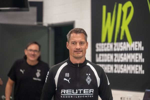 Alexander Blessin (Borussia Moenchengladbach, Trainer) kommt zur Pressekonferenz. Pressekonferenz Borussia Moenchengladbach vor dem Spiel beim VfB Stuttgart, Fussball, Bundesliga, Saison 202
