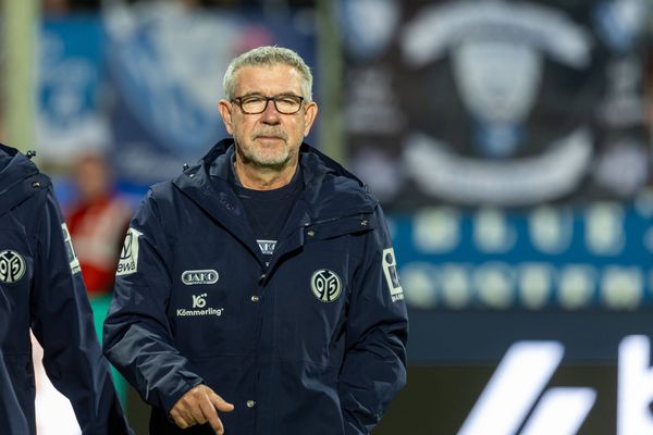 Trainer Urs Fischer (1.FSV Mainz 05) schaut waehrend des DFB-Pokal-Spiels der 2. Runde zwischen VfL Bochum und 1.FSV Mainz 05, Ruhrstadion am 27. October 2026 in Bochum, Deutschland. (Foto v