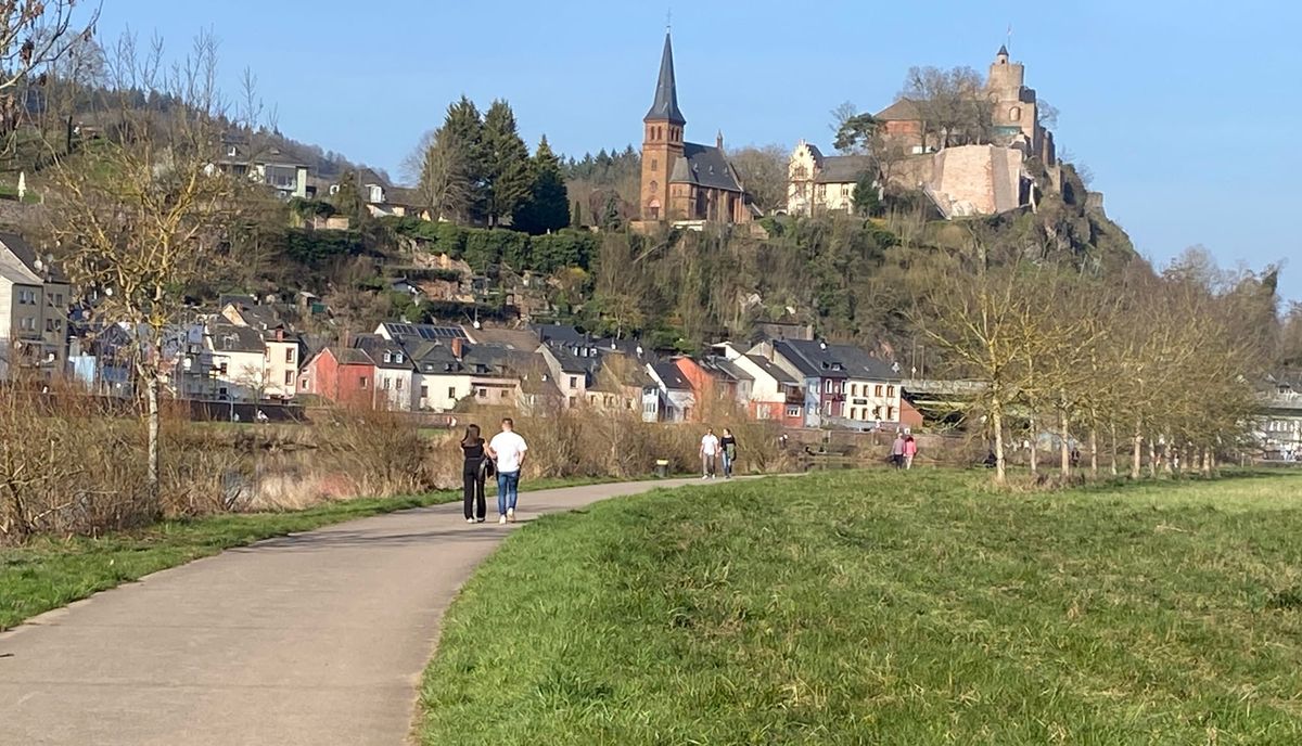 Matilda on Tour — From Namur’s Stopover to Sunny Saarburg