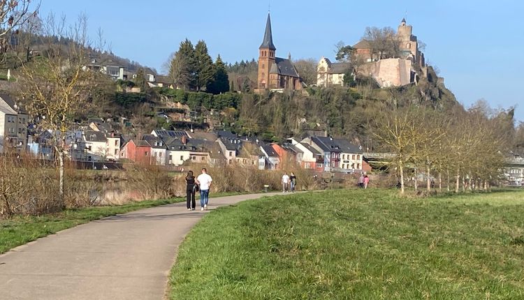 Matilda on Tour — From Namur’s Stopover to Sunny Saarburg