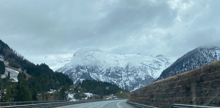 Matilda On Tour - With Mountains - Life on the Road