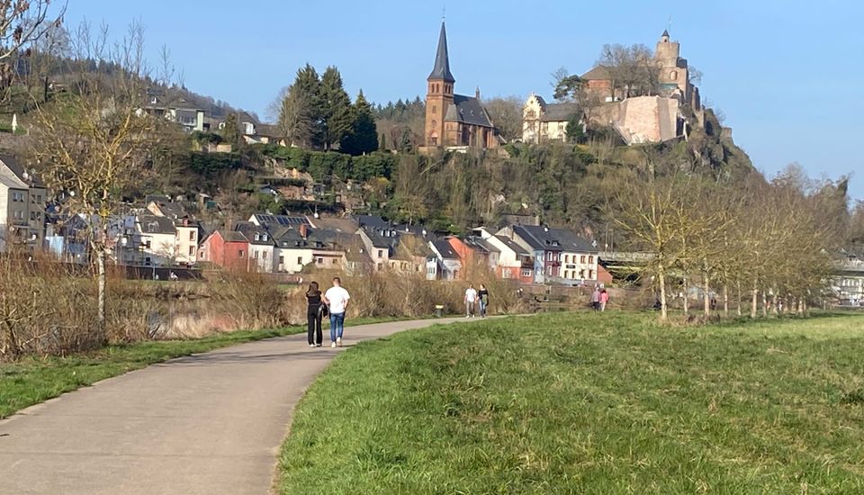 Matilda on Tour — From Namur’s Stopover to Sunny Saarburg