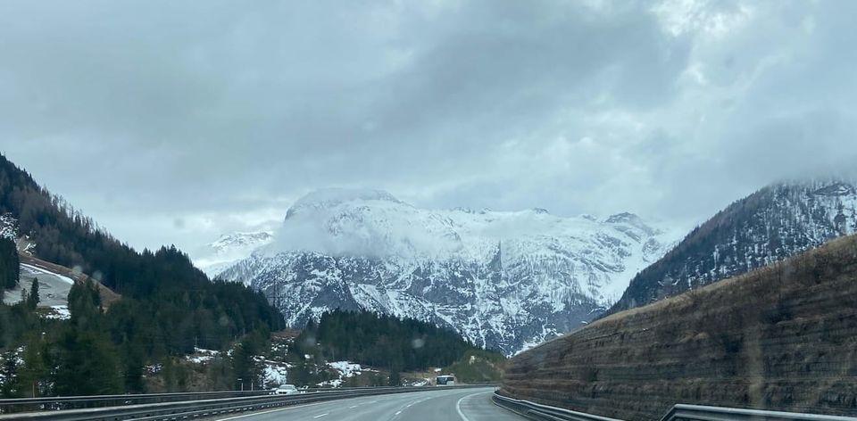 Matilda On Tour - With Mountains - Life on the Road