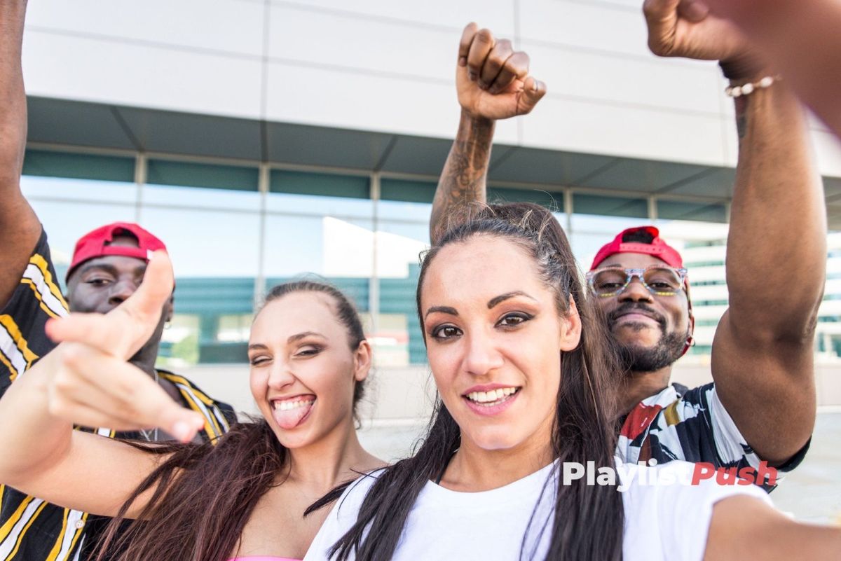 Los artistas independientes firman contratos discográficos tras el éxito de TikTok en 2022