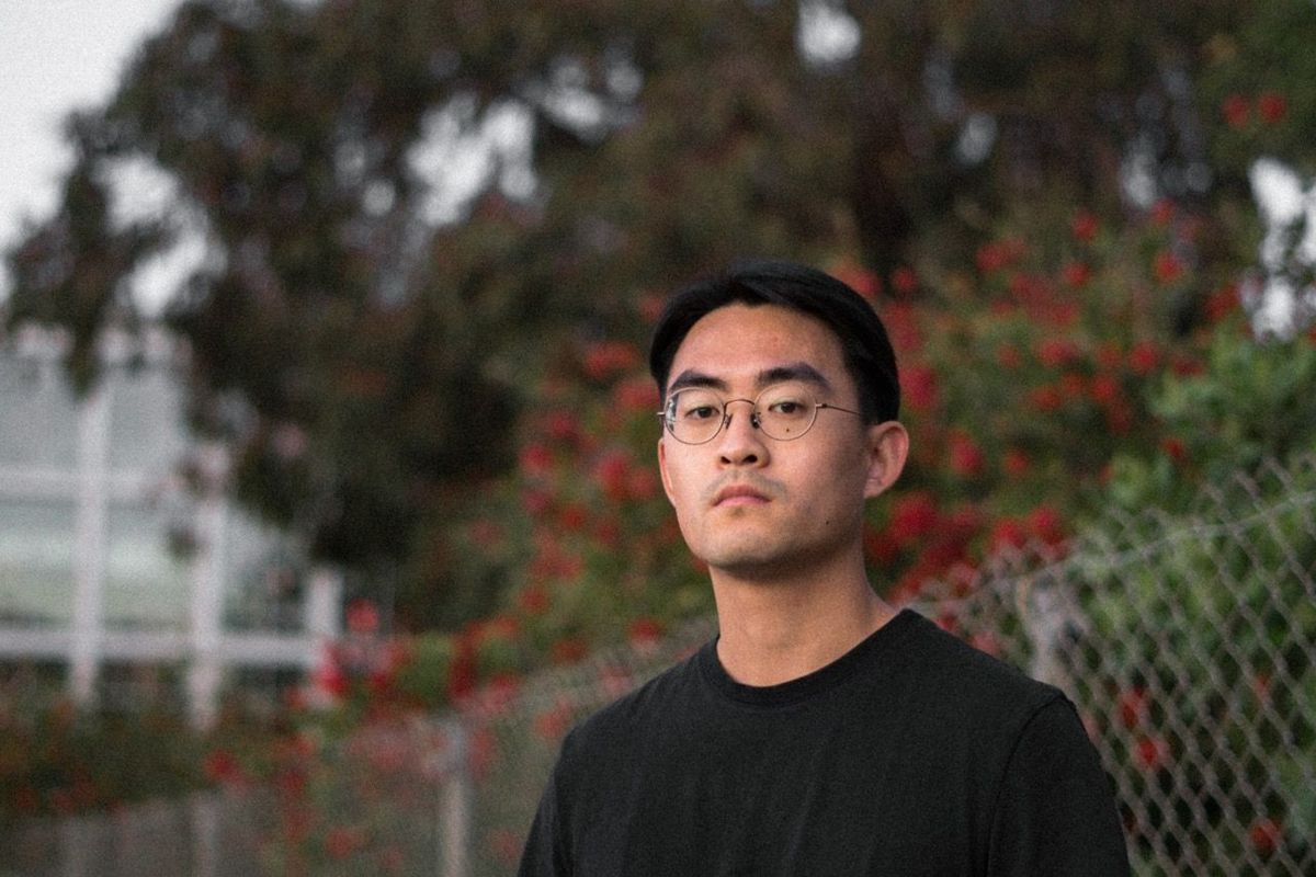 L'artiste indépendant F.N. explique l'importance d'adopter son propre son et de ne pas suivre les tendances.