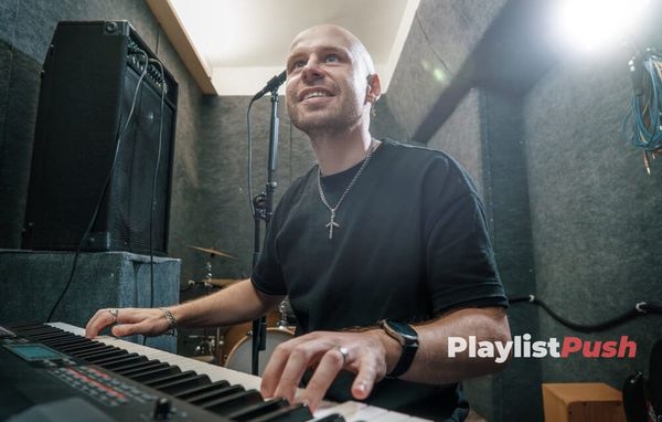 Guide to Music Advances for Independent Artists: How to Get Funding Based on Your Streaming Data