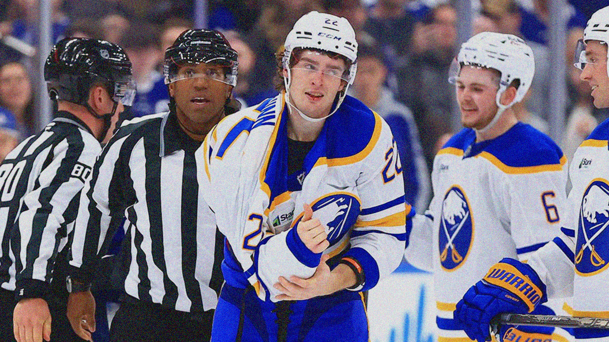 Quinn in the middle with two linesmen behind him at his left and Zach Benson and Noah Östlund smiling at his right.