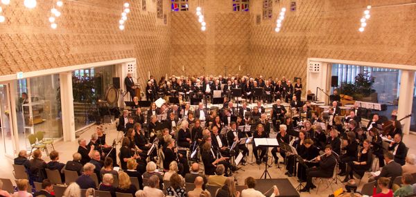 Indrukwekkend Herdenkings Concert