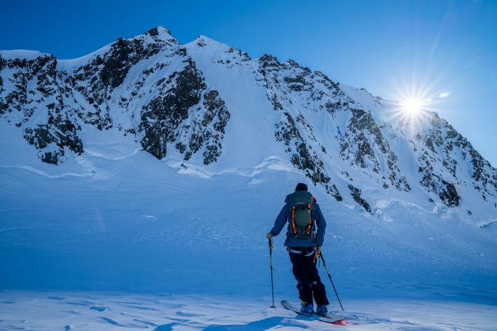 On Ice Axes for Skiing