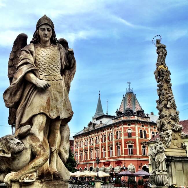 Those are not creepy babies but angel heads. 