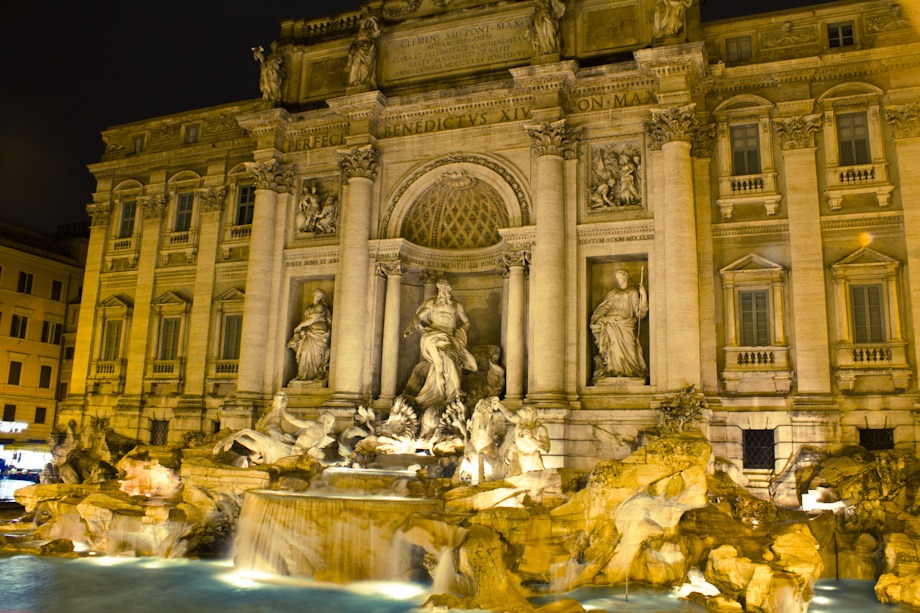 Rome's Fontana di Trevi at Night