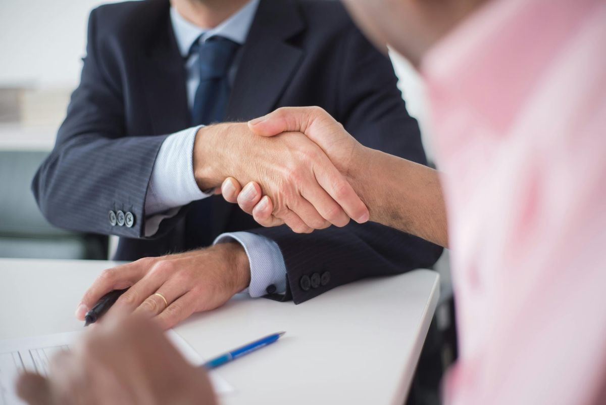 Stop Saying "Sorry": 3 "Polite" Habits That Are Killing Your Global Career