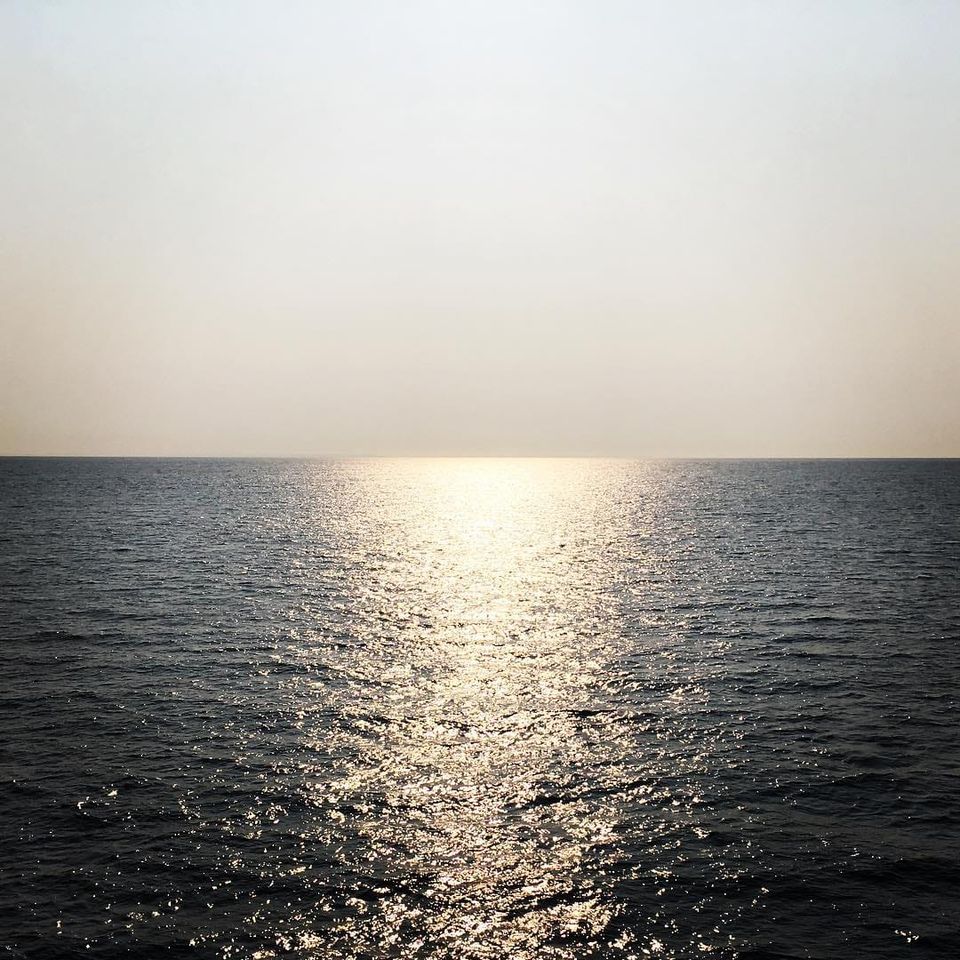 A view of the ocean towards the horizon