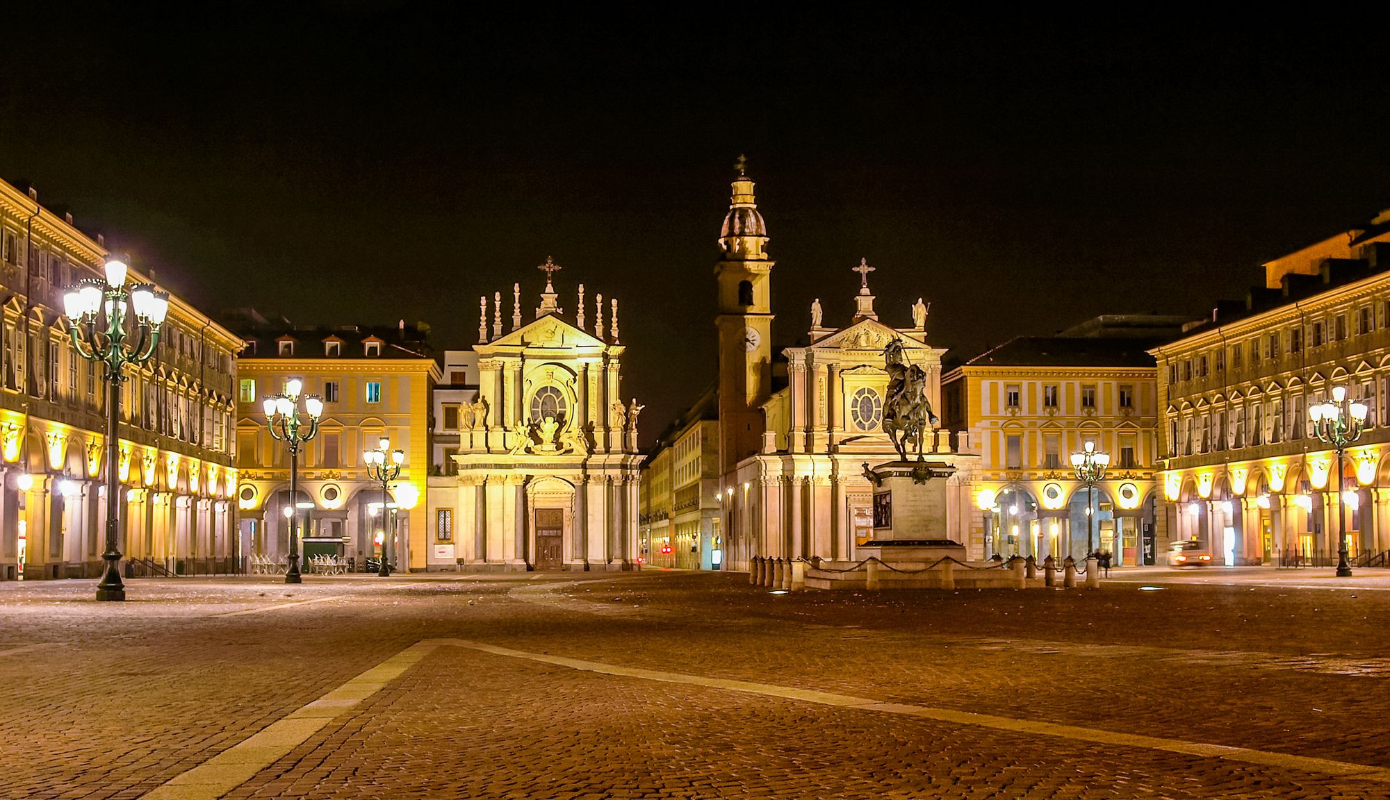 Piazza San Carlo in Turin by night
