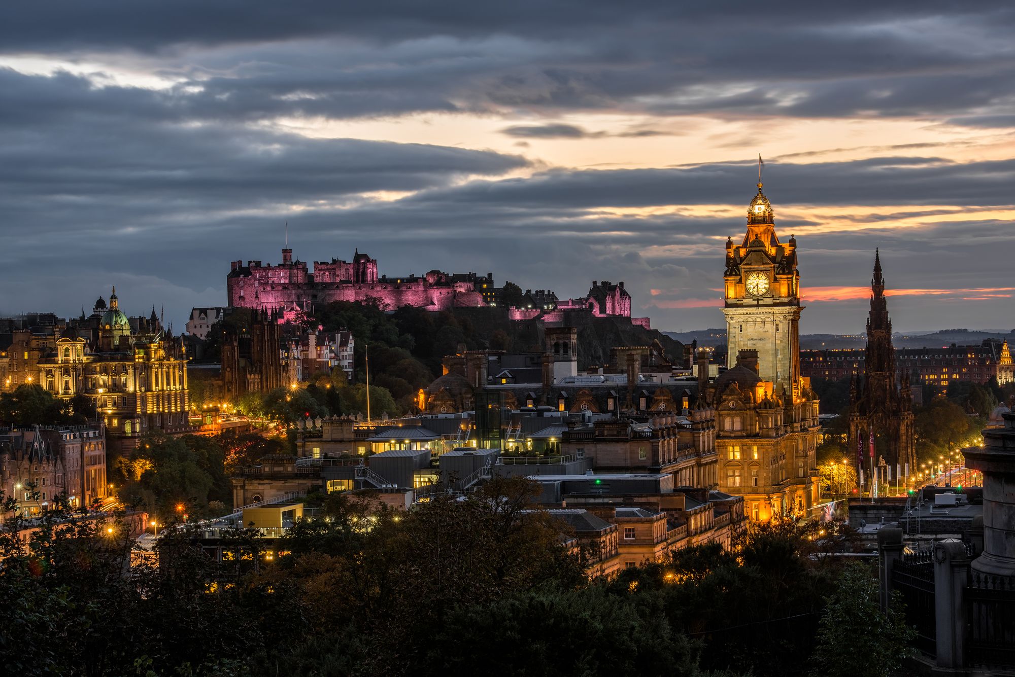 Edinburgh city skyline at night