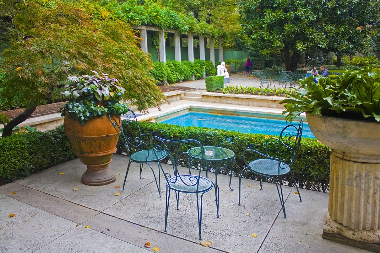 Giardino di Villa Necchi Campiglio con piscina privata