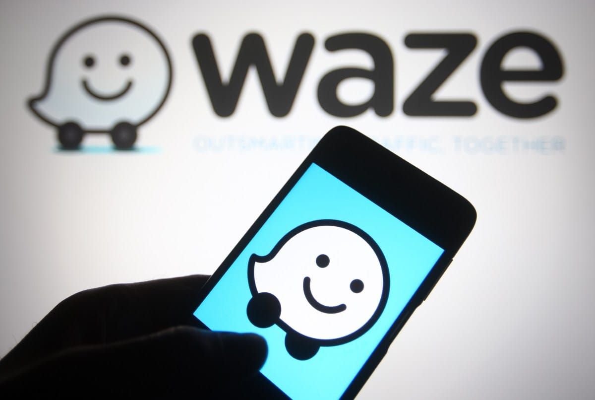 Waze mete Gemini para buscar destinos hablando y estrena modo moto