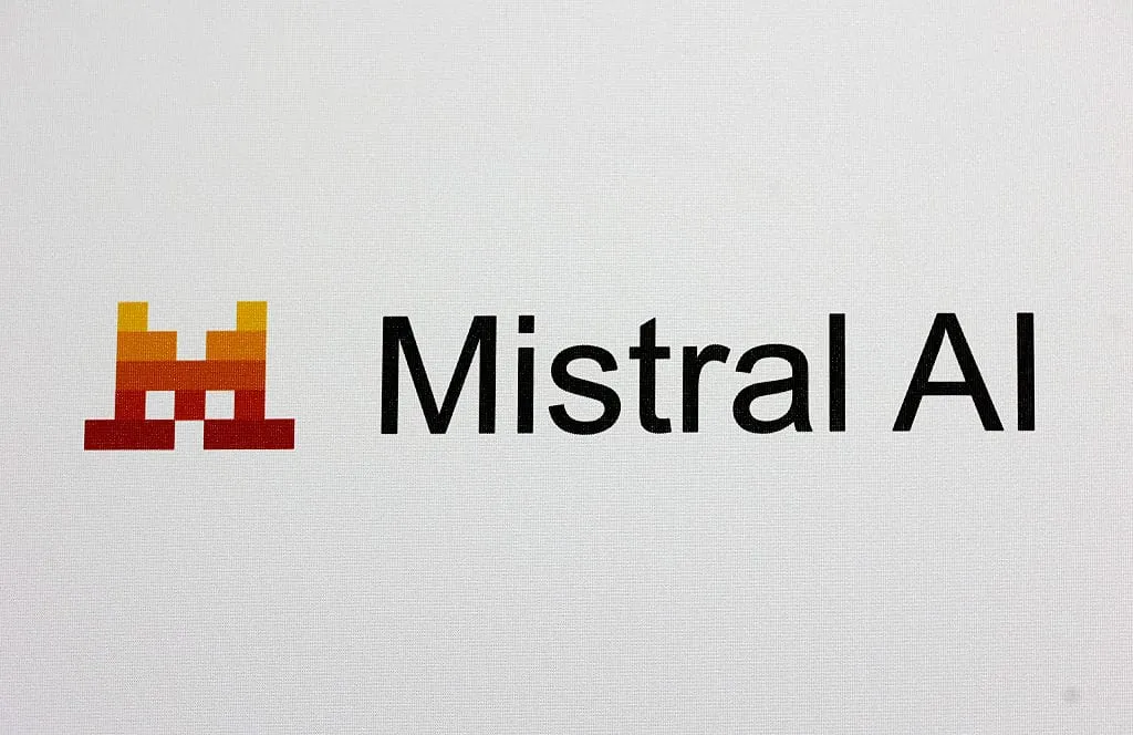 Mistral busca 3.500 millones y promete un modelo de pesos abiertos en julio
