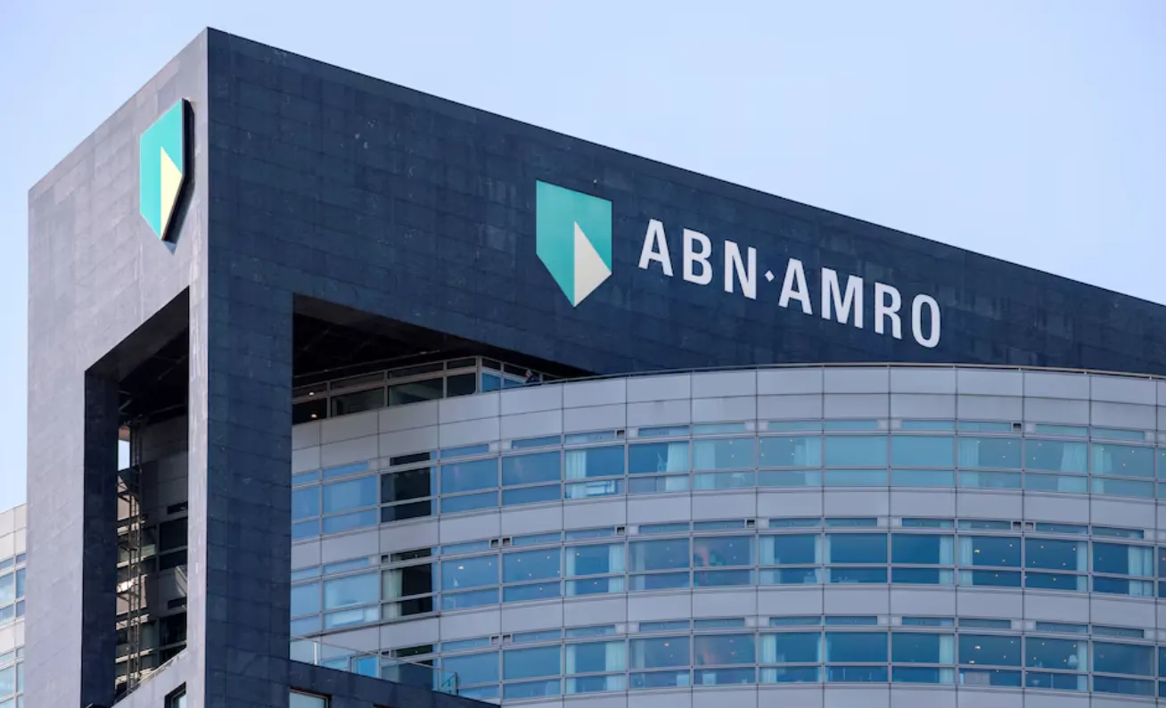 ABN Amro firma con Mistral para dejar de depender de la IA estadounidense