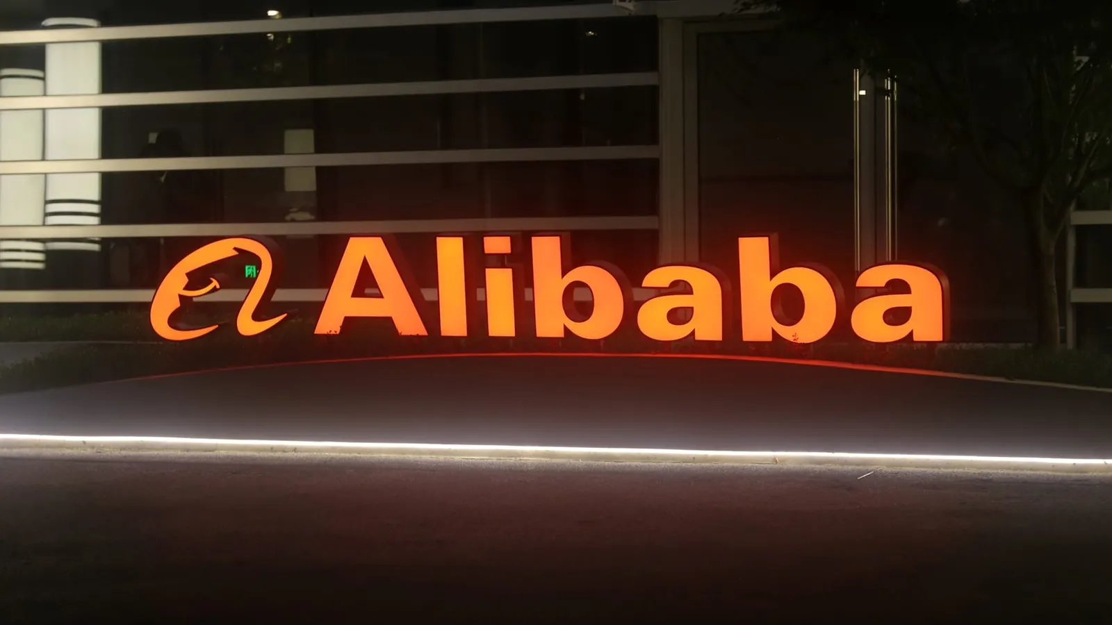 Alibaba coloca 10.200 millones en acciones nuevas para IA y se deja un 10% en bolsa
