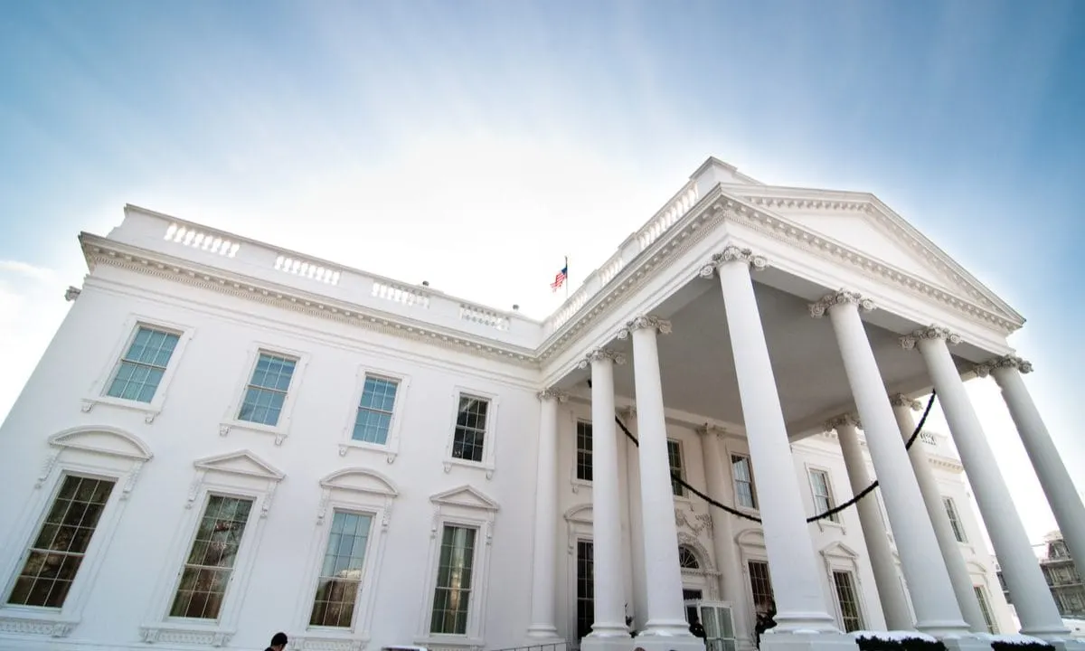 El marco de pruebas de IA de la Casa Blanca deja fuera los modelos abiertos y no se publicará