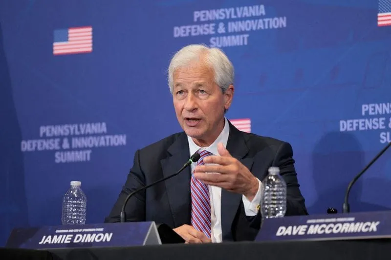 Jamie Dimon llama a más de 40 empresas para montar una alianza contra los riesgos de la IA