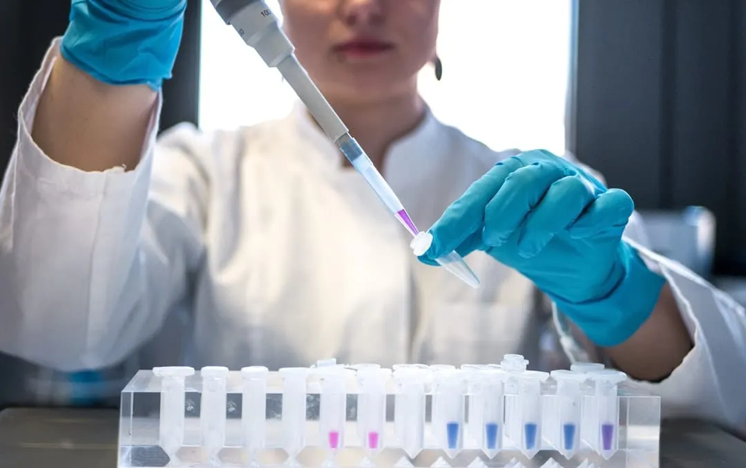 Una terapia contra el melanoma cuyas dianas elige un algoritmo supera la Fase 3 en 1.137 pacientes