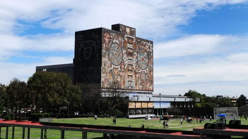 La UNAM anula miles de exámenes de admisión por trampas con IA y obliga a repetir la prueba