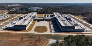 Cinco gigantes tech de EEUU acumulan 1,65 billones de deuda oculta por la IA, más que la que declaran