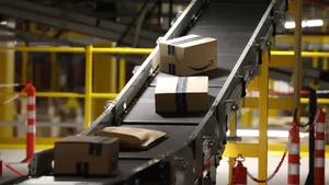 Amazon obliga a etiquetar las personas generadas con IA en las fichas de producto