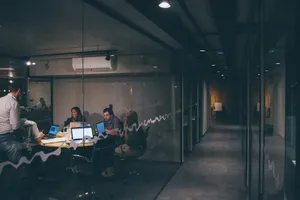 OpenAI mide el cruce de oficios: el 43,5% de las consultas de trabajo en ChatGPT son tareas de otra profesión