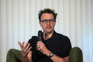Amodei dice que el rechazo a la IA es una crisis de confianza y que los laboratorios no han cumplido
