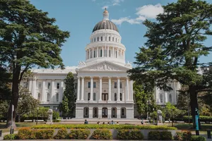 California vuelve a intentar prohibir que una IA despida a nadie sin firma humana