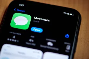 ChatGPT ya puede leer y enviar tus mensajes de Apple con un nuevo plug-in de OpenAI