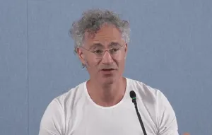Palantir gana 1.100 millones y Karp llama marxistas a los laboratorios de IA