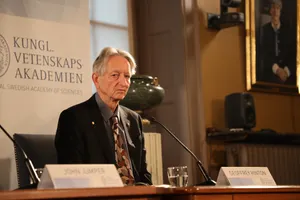 Hinton, Bengio y 420 científicos piden aislar la IA que hackea