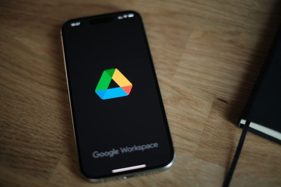 Google lleva Ask Gemini a la app móvil de Drive: pregunta a tus documentos desde el teléfono