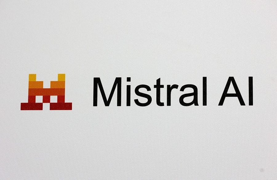 Mistral busca 3.500 millones y promete un modelo de pesos abiertos en julio