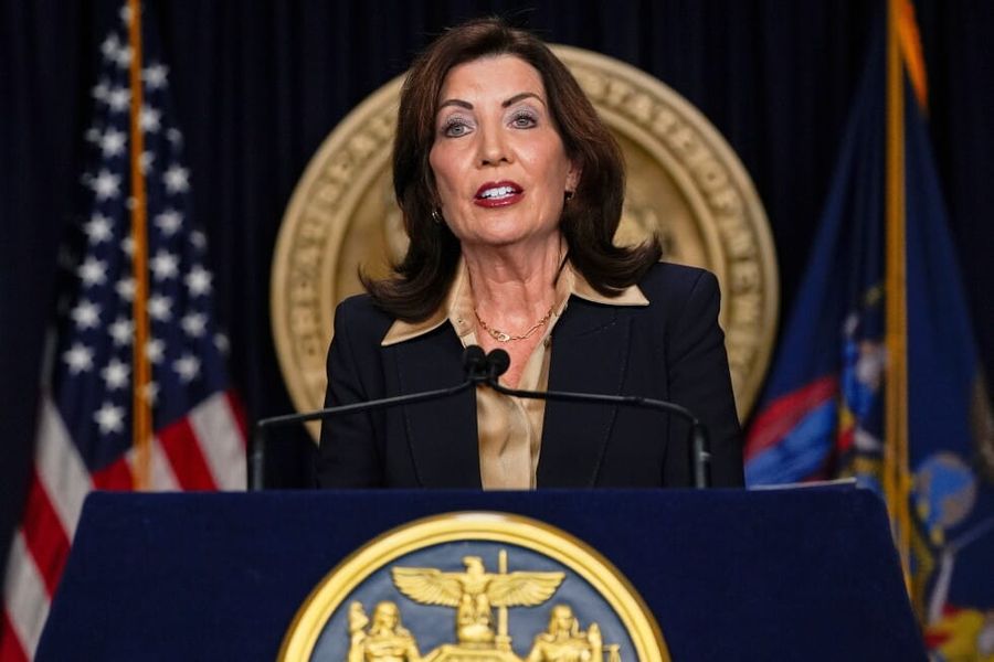 Nueva York obliga a los anuncios a declarar si usan actores generados con IA, con multas de 1.000$ por infracción