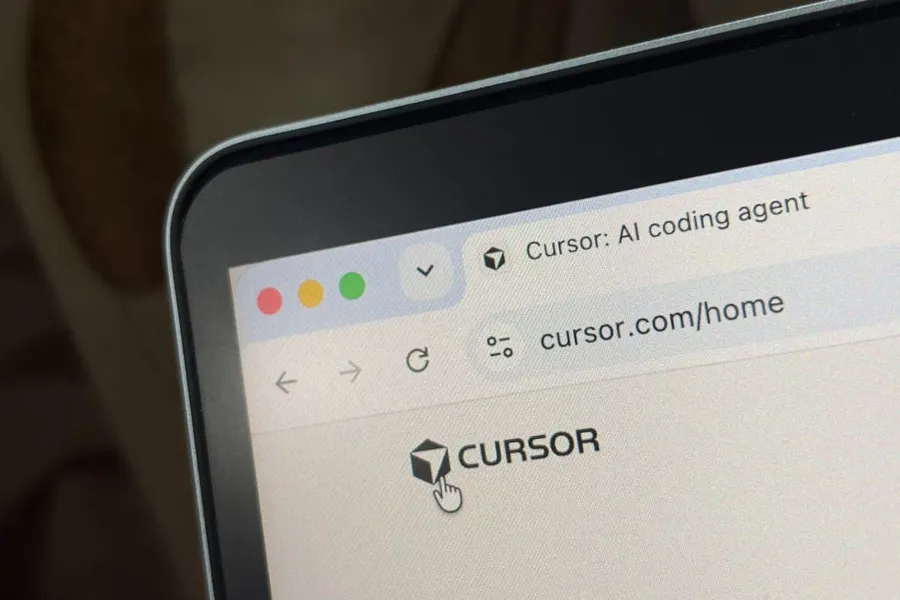Cursor baja a 7 dólares al mes en India antes de cerrar su venta a SpaceX