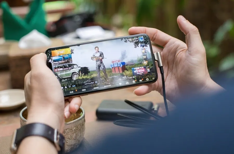 Meta lanza Pocket sin anunciarlo, una app para crear minijuegos con prompts de IA